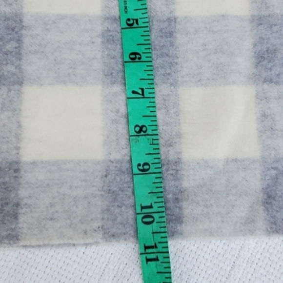 Uniqlo‎ gray plaid scarf - Picture 8 of 8